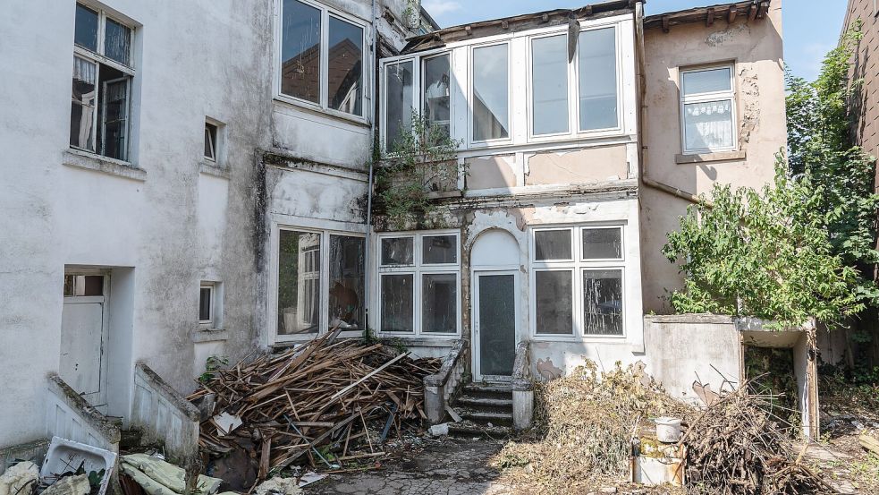Sozialleistungsmissbrauch: Kriminelle Netzwerke locken Menschen aus Südosteuropa in Schrottimmobilie wie hier in Herne und schöpfen Sozialleistungen ab. Foto: Imago/Jonas Richter