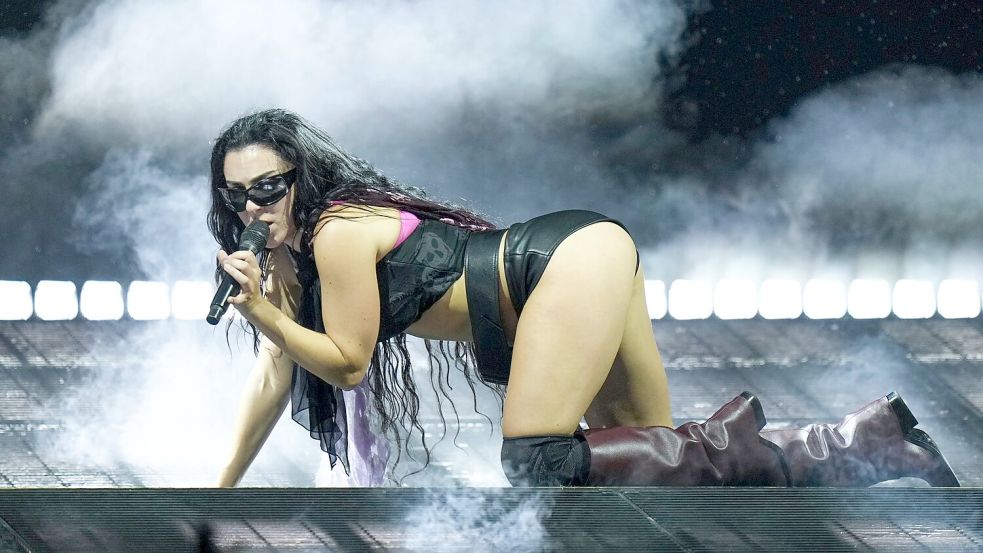 Eine der angesagtesten Popstars derzeit: Charli XCX. (Archivbild) Foto: Scott A Garfitt/Invision via AP/