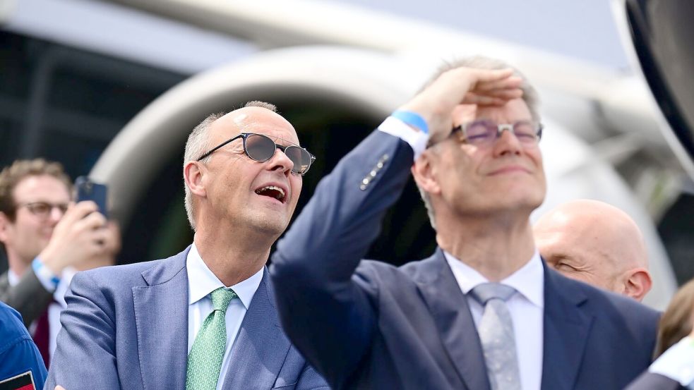 Der Kanzler und sein Verkehrsminister. Foto: Sebastian Gollnow/dpa