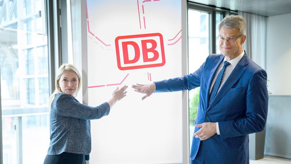 Schnieder installierte die neue Bahnchefin. (Archiv-Foto) Foto: Bernd von Jutrczenka