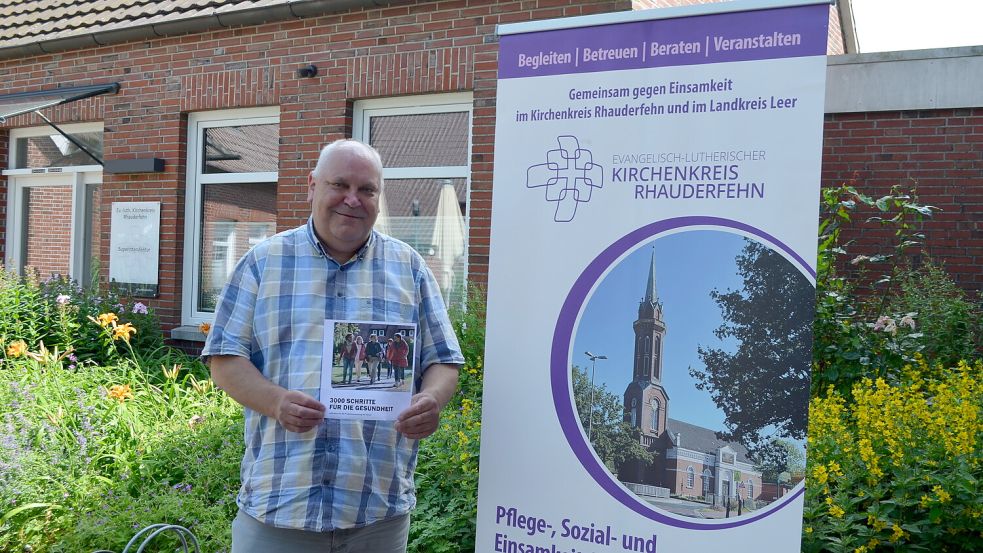 Frank Schüür ist tätig in der Altenseelsorge beim evangelisch-lutherischen Kirchenkreis Rhauderfehn zur Pflege-, Sozial- und Einsamkeitsberatung. Nun hat er das Programm 3000 Schritte auch in Langholt etabliert. Am 4. August geht es los. Foto: Astrid Fertig