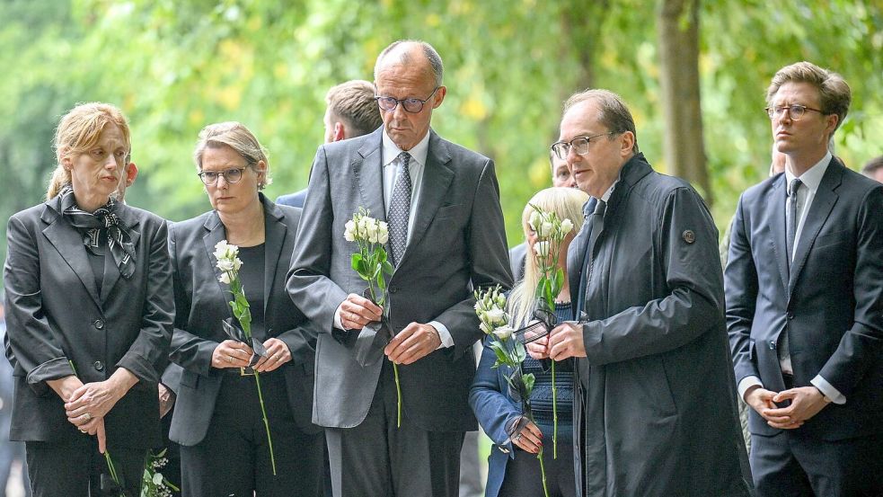 Kanzler Friedrich Merz gedachte am Tatort der Opfer. Foto: Annegret Hilse/Reuters Pool via