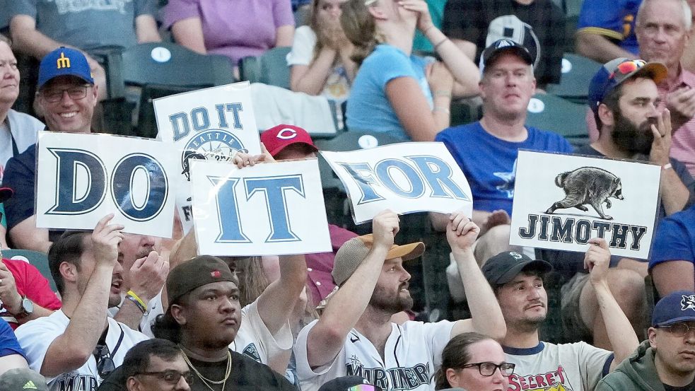 „Do it for Jimothy“: Selbst bei einem Baseballspiel der Seattle Mariners wurde der knubbelige Waschbär gefeiert. Foto: Lindsey Wasson