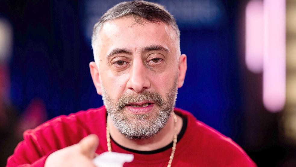 Schauspieler Kida Khodr Ramadan hat nach dem Anschlag am Rande des Berliner CSD nach eigener Aussage massenhaft Hassbotschaften bekommen – auch gegen seine Familie. Foto: Rolf Vennenbernd/dpa
