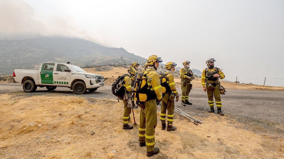 In Spanien ist die Feuerwehr im Kampf gegen Naturbrände im Dauereinsatz. Foto: Alberto Ortega/EUROPA PRESS/dpa
