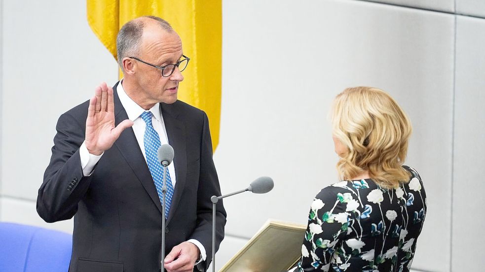 Wie der Kanzler müssen auch seine Minister einen Eid mit der Amtsübernahme leisten. (Archivbild) Foto: Michael Kappeler