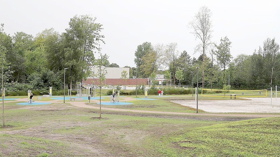 Der Mehrgenrationspark in Barßel ist seit einiger Zeit fertiggestellt. An diesem Freitag wird das Gelände an der IGS von der Gemeinde offiziell eröffnet. Foto: Hans Passmann