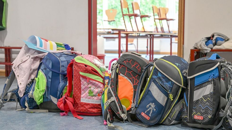 Die Schule beginnt wieder für erste Kinder. (Symbolbild) Foto: Arne Dedert