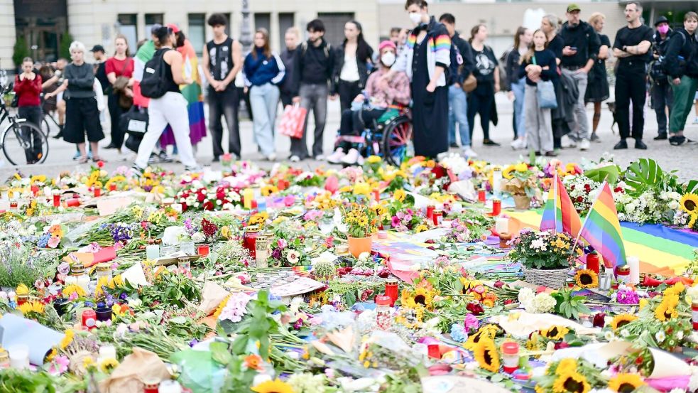 Beim Terroranschlag am Berliner CSD wurde eine Frau getötet und zahlreiche Menschen verletzt. Foto: Sebastian Gollnow/dpa