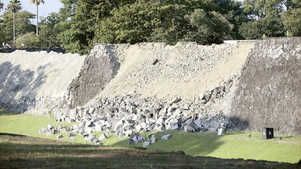 Auch die Steinmauer der berühmten Burg von Kumamoto wurde beschädigt. Foto: kyodo/dpa