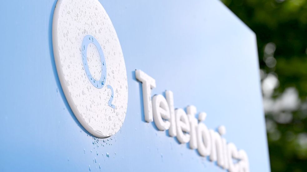 Das Logo von O2 an seinem Düsseldorfer Standort. Foto: Wolf von Dewitz/dpa