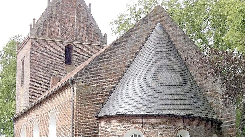 An diesem Sonnabend, 8. August, gibt es eine Führung durch die mittelalterliche Wehrkirche von Backemoor. Dafür ist eine Anmeldung bei der Tourist-Info Rhauderfehn erforderlich. Foto: Tourismus-Förderverein Rhauderfehn
