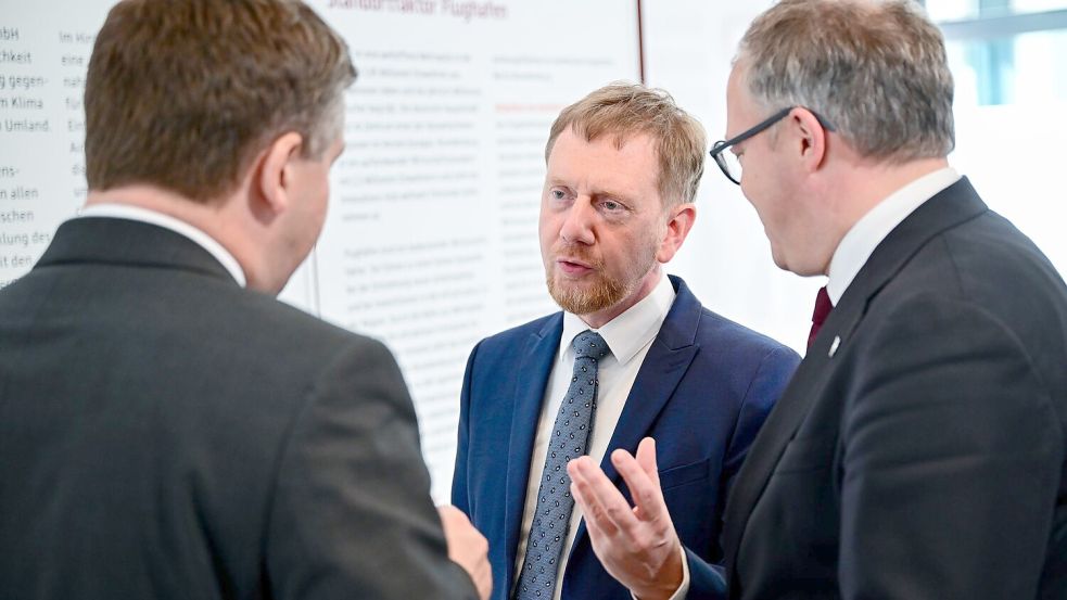 Die drei ostdeutschen CDU-Ministerpräsidenten wehren sich dagegen, dass die abschlagsfreie Rente nach 45 Beitragsjahren - wie von der Rentenkommission empfohlen - abgeschafft werden soll. (Archivbild). Foto: Sebastian Gollnow