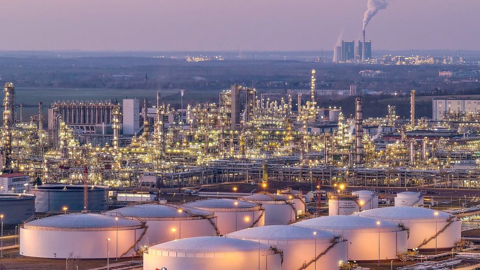 Die von Rohstoffimporten abhängige deutsche Wirtschaft bekommt die Folgen des Iran-Kriegs zu spüren. (Archivbild) Foto: Jan Woitas