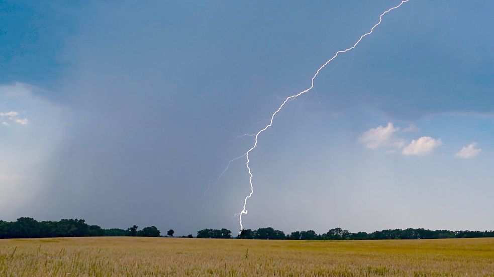 Gewitter mit starken Windböen sind heute für den Norden vorhergesagt. Foto: Patrick Pleul