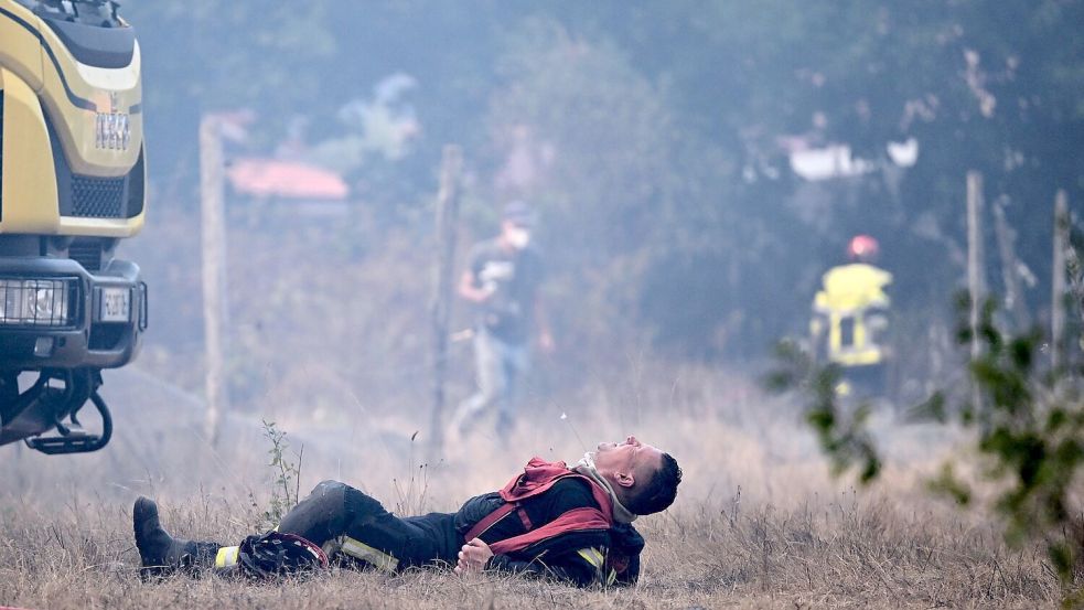 In der Waldbrand Region an der französischen Atlantikküste gibt es ein vorsichtiges Aufatmen für Einsatzkräfte und Bevölkerung. Foto: Emma Da Silva
