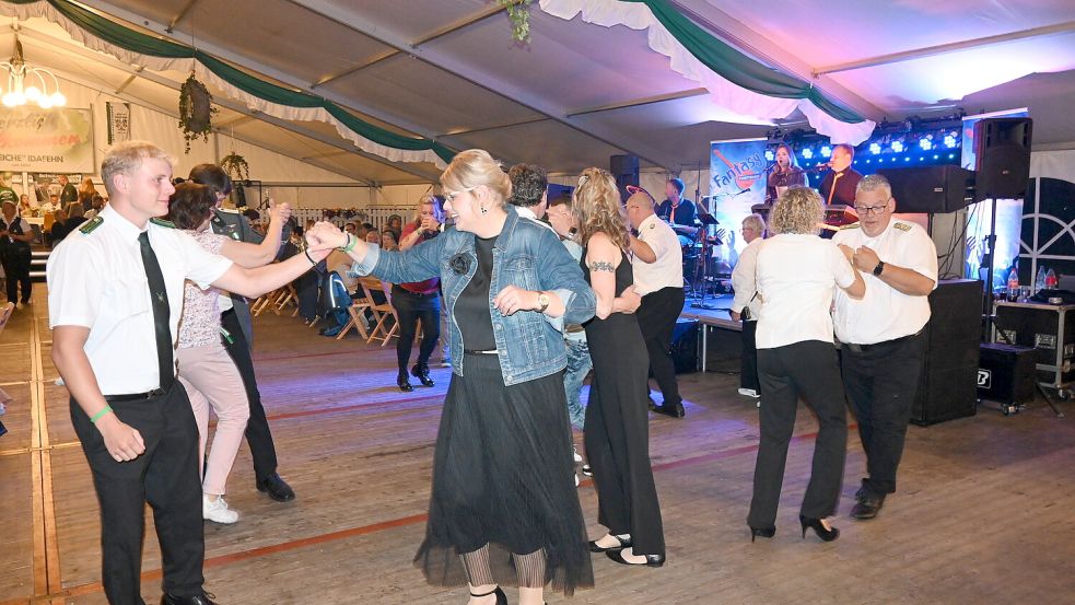 Die Idafehner feiern Schützenfest. Foto: Holger Weers