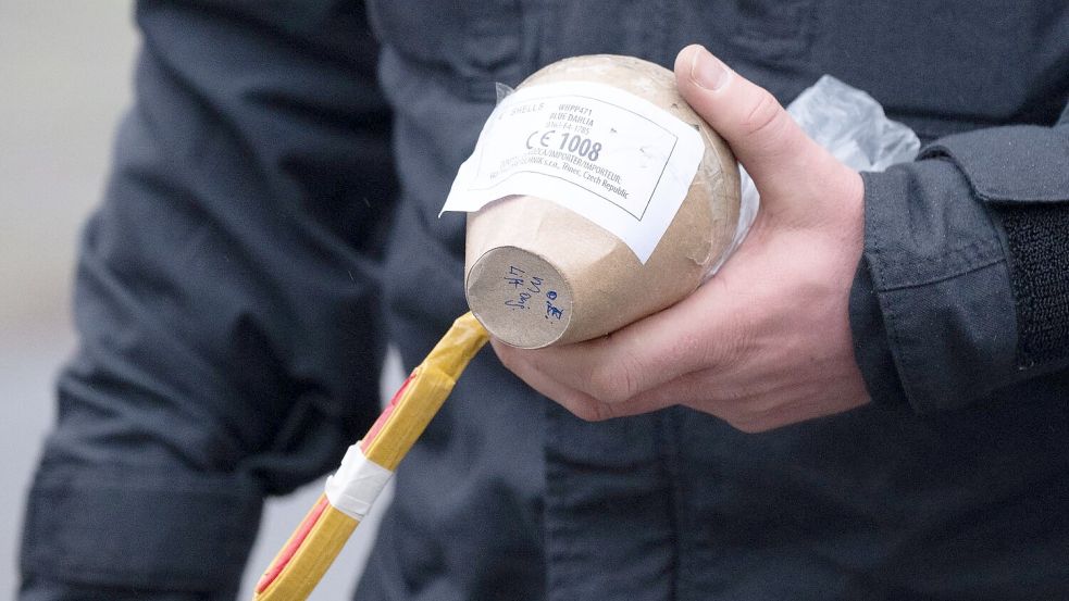Kugelbomben sind Feuerwerkskörper mit extremer Sprengkraft (Archivbild). Foto: Sebastian Kahnert