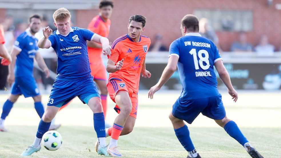 Nach dem ersten Spiel überhaupt auf den neuen Platz gegen Kickers Emden vor wenigen Tagen freut sich Borssum nun auf das erste Pflichtspiel im erneuerten Emsstadion. Foto: Jens Doden/ Emden
