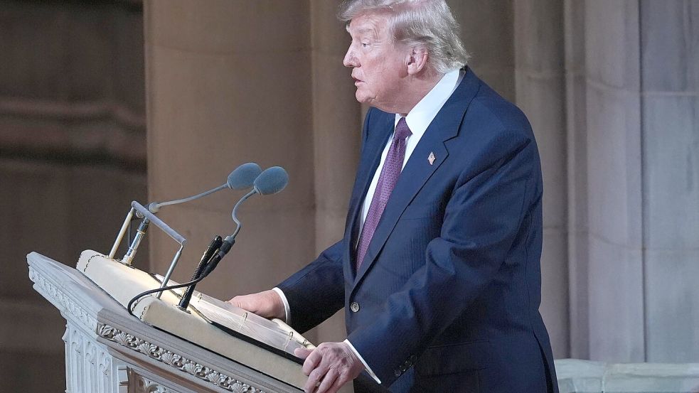 Donald Trump spricht auf der Trauerfeier von Senator Lindsey Graham – doch was passiert nach seinem eigenen Tod? Foto: dpa/AP/Jacquelyn Martin
