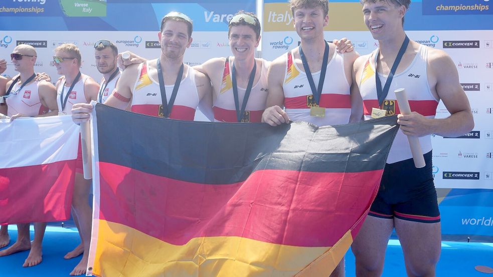 Der deutsche Doppel-Vierer jubelt über Gold. Foto: Antonio Calanni