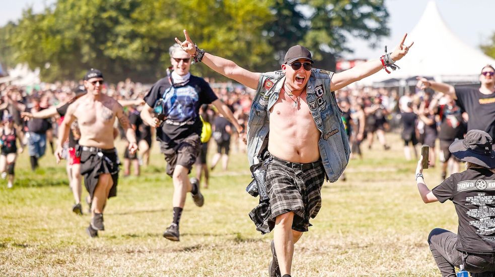 Die meisten Festivalbesucher haben die Hitze vertragen. Foto: Frank Molter