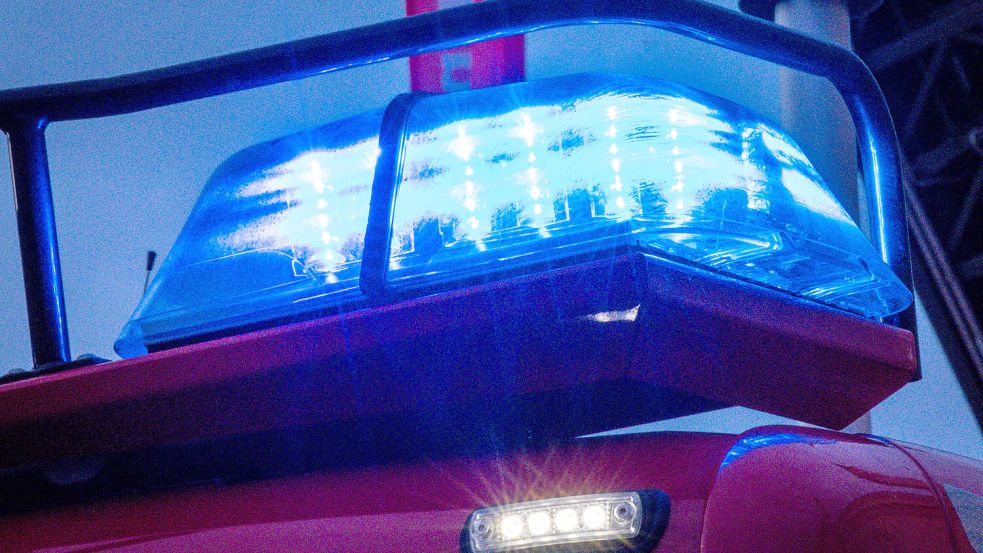 In der Nacht zu Sonntag geriet eine Terassenüberdachung in Norden in Brand. Foto: Jens Büttner/dpa