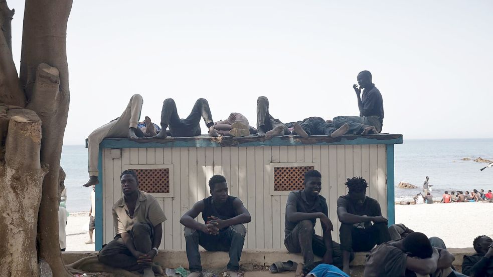 Etwa 50.000 Migranten schafften es in die spanische Exklave Ceuta, andere überlebten den Weg nicht. Foto: Jesús Torres/EUROPA PRESS/dpa