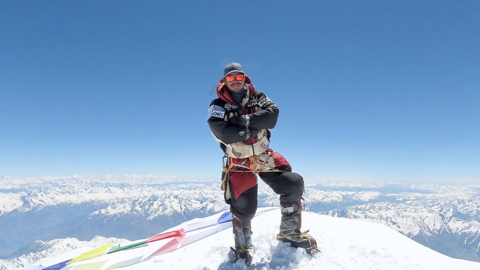 Dieses undatiertes Archivfoto (ursprünglich am 29.10.19) zeigt Purja auf dem Gipfel des Nanga Parbat. (Archivbild) Foto: Nirmal Purja