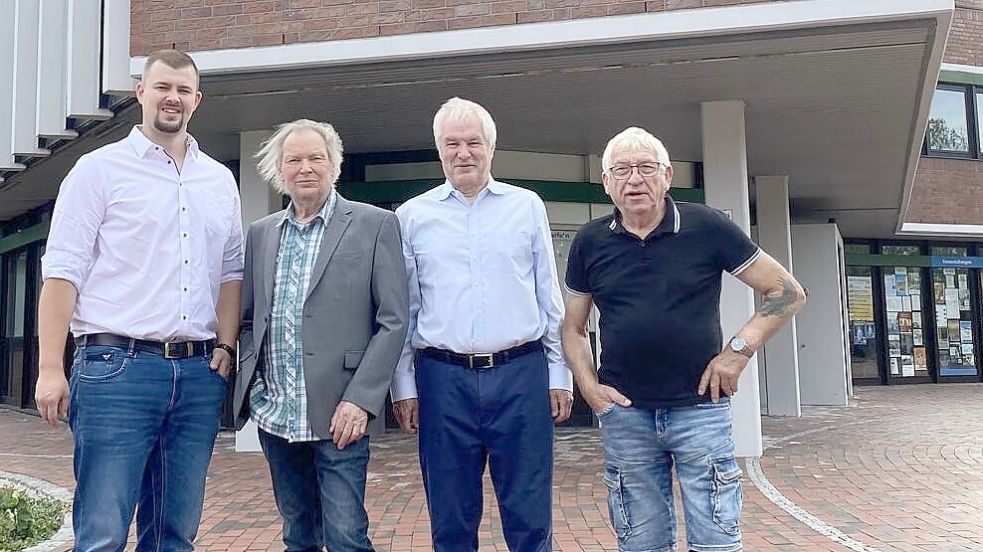 Wollen in den Gemeinderat einziehen (von links): Christian Pott, Theo Reemts, Jörg Mengeringhausen und Günter Marks. Foto: Stimme des Bürgers Rhauderfehn