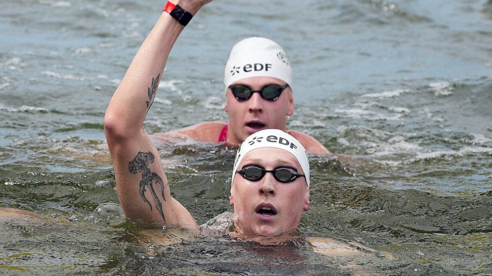 Mit einem Schlussspurt sicherte sich Florian Wellbrock nach zehn Kilometern den Sieg in der Seine. Foto: Dimitar Dilkoff/AFP/dpa