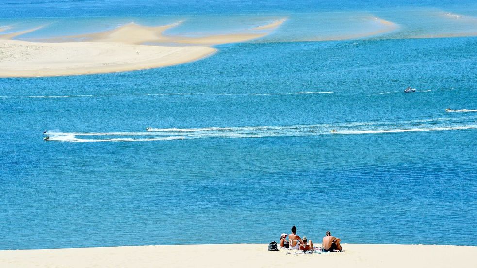 Nach den Waldbränden an der Atlantikküste ermuntert die Tourismusbranche auch ausländische Touristen zur Rückkehr. (Archivbild) Foto: Mehdi Fedouach