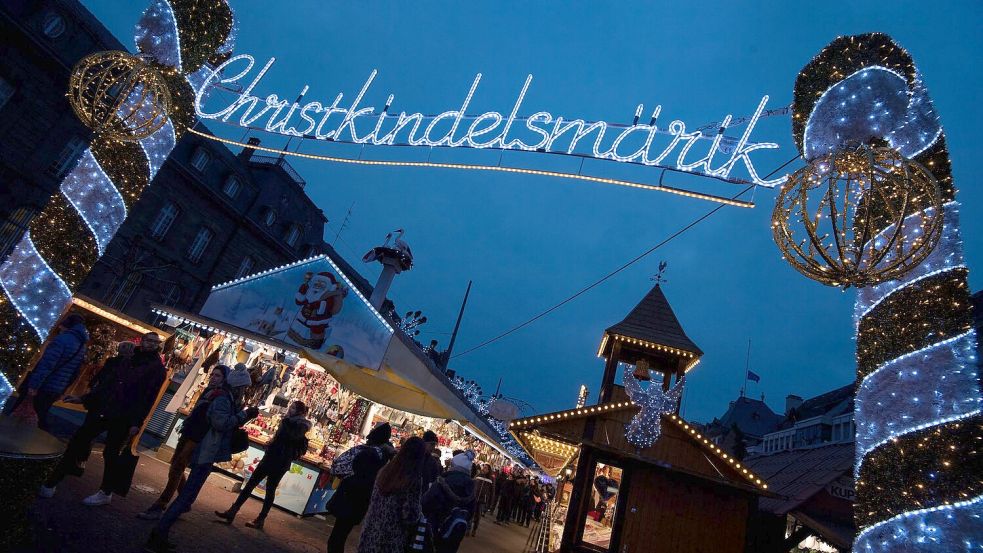 In der Elsassmetropole Straßburg gibt es Streit um die Erneuerung des Eingangsbogens zum berühmten Weihnachtsmarkt (Archivbild). Foto: Marijan Murat