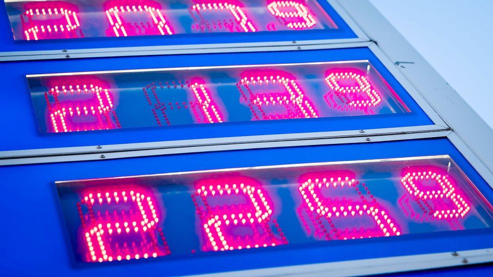 Tanken wird wieder billiger. (Symbolbild) Foto: Christoph Soeder/dpa