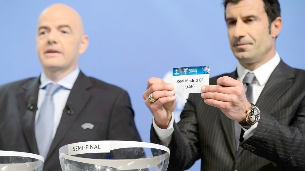Sie standen sich mal nah: Gianni Infantino (l) und Luis Figo. (Archivbild) Foto: Laurent Gillieron