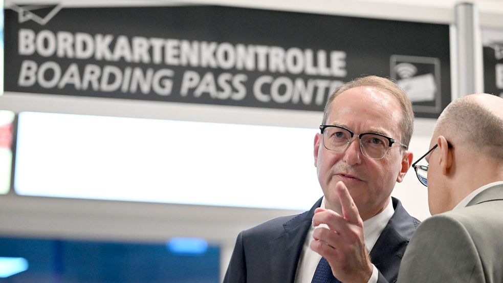 Der Bundesinnenminister spricht von einem „hybriden Anschlagsszenario“. Foto: Hendrik Schmidt/dpa