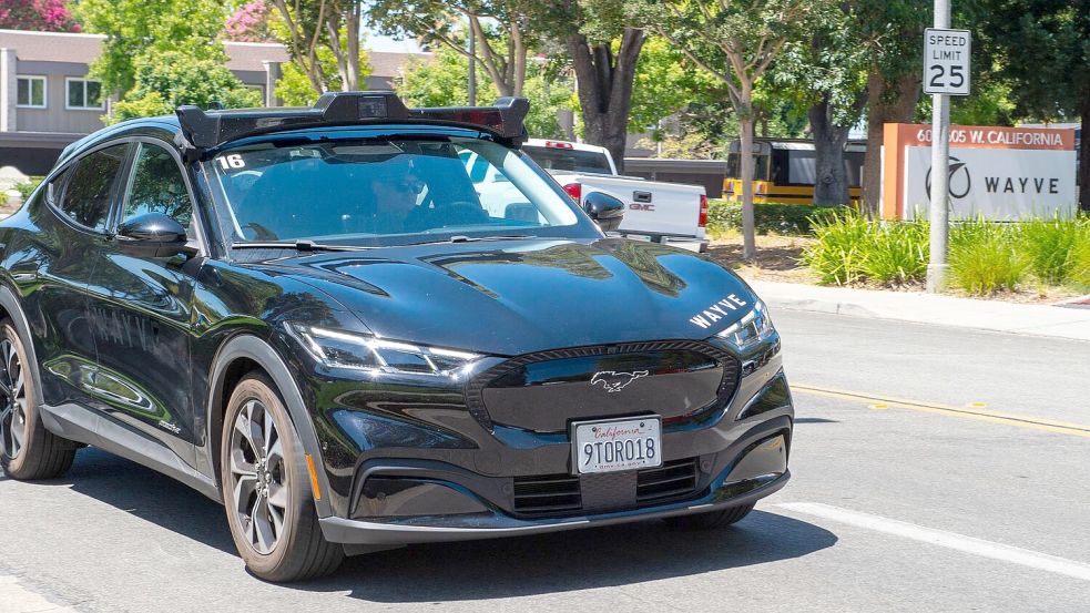 Solche zu selbstfahrenden Autos umgebauten Mustang-Elektroautos von Ford sollen Fahrgäste in London befördern. Foto: Andrej Sokolow