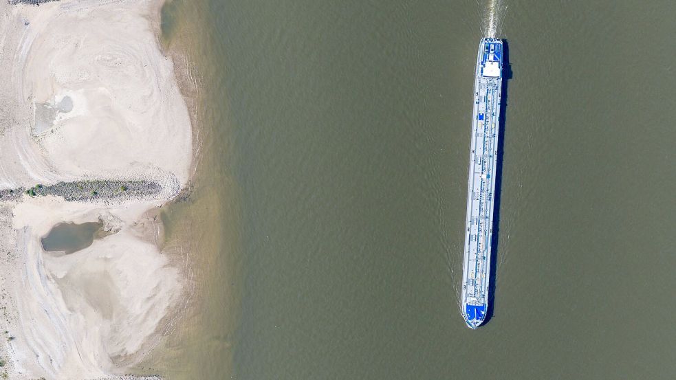 Wegen des Niedrigwassers können Transportschiffe weniger laden Foto: Christoph Reichwein