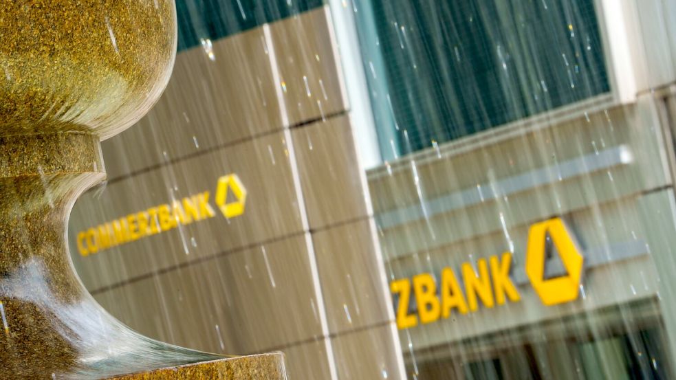 Seit fast zwei Jahren wehrt sich die Commerzbank gegen eine Übernahme. (Archivbild) Foto: Andreas Arnold