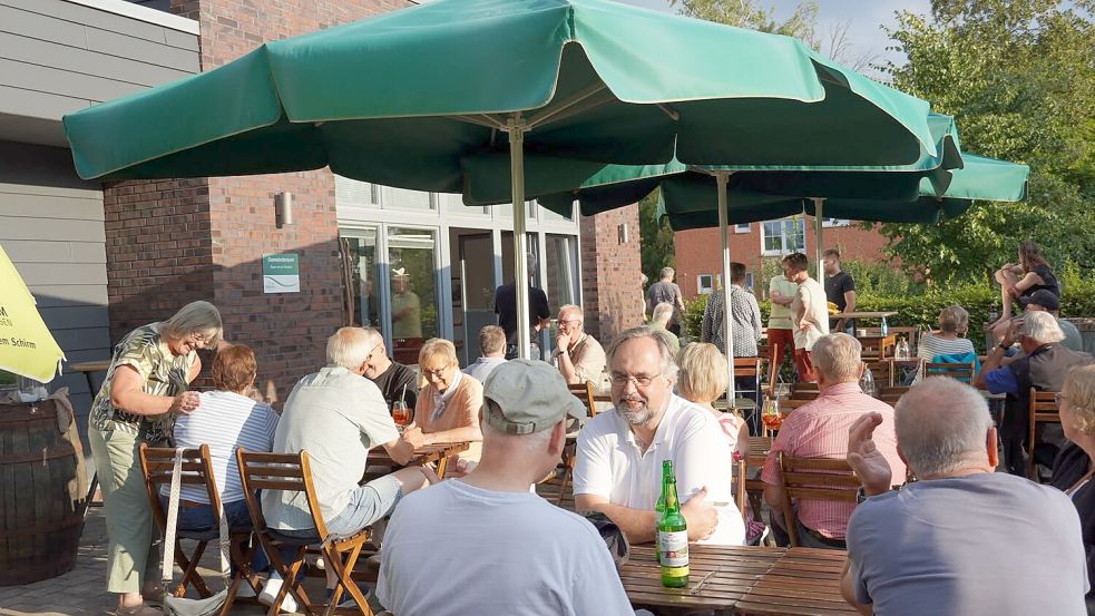80 Leute kamen zusammen bei der dritten Auflage des Potshauser Kneipentreffs. Das war die bisher beste Resonanz. Am 2. September findet der letzte Kneipentreff in diesem Jahr statt. Foto: privat