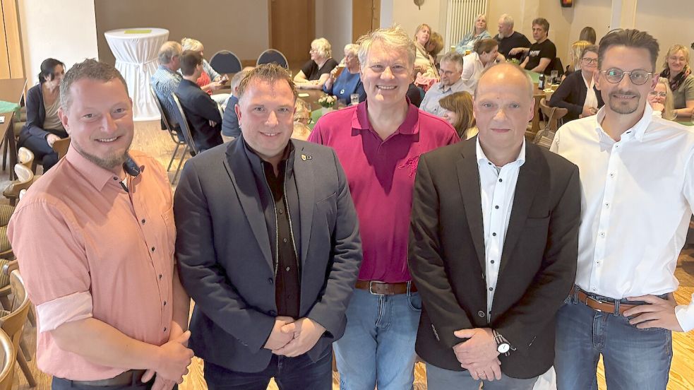 Mit (von links) Janno Schmid (parteilos), Gerwin Kuhlmann (parteilos), Thorsten Sinning (parteilos), Michael Ulrichs (parteilos) und Tammo Lenger (Bündnis 90/Die Grünen) bewerben sich gleich fünf Kandidaten für den Posten des hauptamtlichen Bürgermeisters von Westoverledingen. Foto: Carsten Ammermann