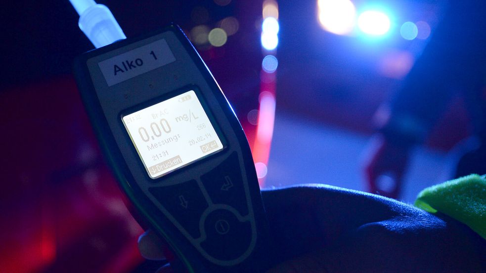 Zu einem schweren Unfall ist es in Ostrhauderfehn gekommen. Der Fahrer eines Kleinkraftrades war stark alkoholisiert. Symbolfoto: Patrick Seeger/dpa