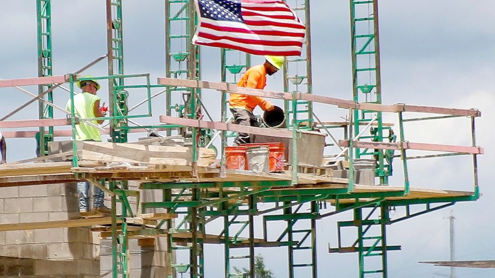 Der Arbeitsmarkt in den USA entwickelt sich schlechter als erwartet. (Archivbild) Foto: Keith Srakocic/AP/dpa