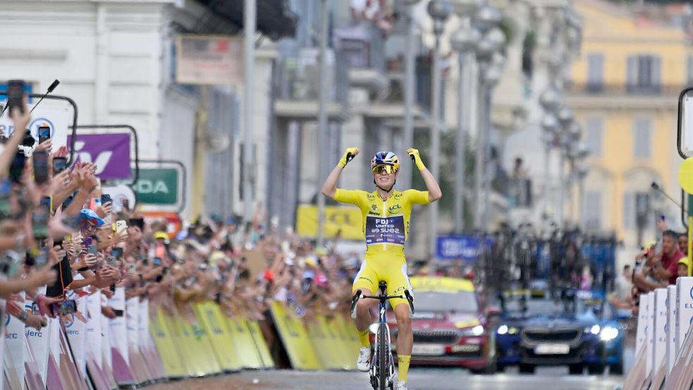 Vollering feiert ihren Tour-Sieg. Foto: Philippe Magoni