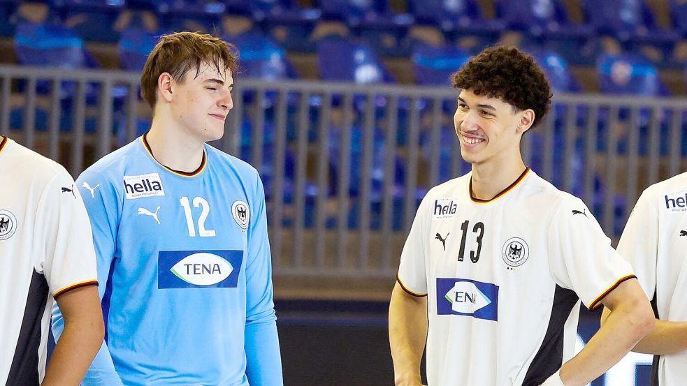 Dürfen sich Europameister nennen: Tjorven Knackstedt (l) und Elvis Ernesto Kretzschmar. (Handout) Foto: Du·an Sandic/Deutscher Handball