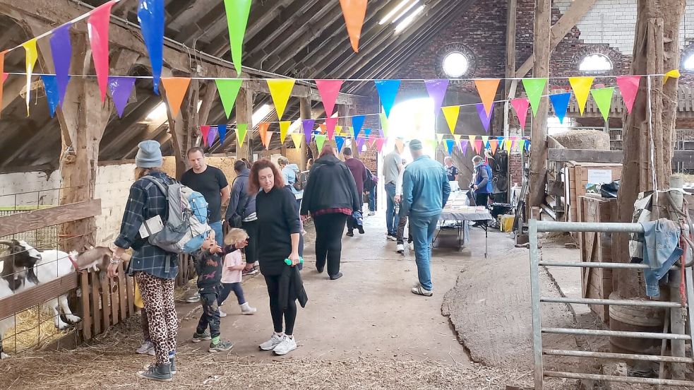 Unter dem Motto „Ein Tag voller Spaß, Tiere und schöner Begegnungen – für die ganze Familie!“ erwartet die Gäste ein abwechslungsreiches Fest mit vielen schönen Erlebnissen. Schon im letzten Jahr nahmen viele Menschen das sommerliche Angebot an. Foto: Susanne Hülsebus/Tierarche