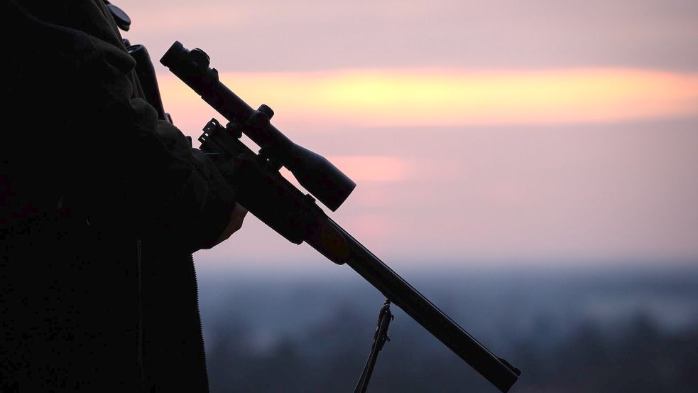 Nach dem Waffengesetz gilt jemand als waffenrechtlich unzuverlässig, wer einer Vereinigung unterstützt, die verfassungsfeindliche Bestrebungen verfolgt. (Symbolbild) Foto: Friso Gentsch