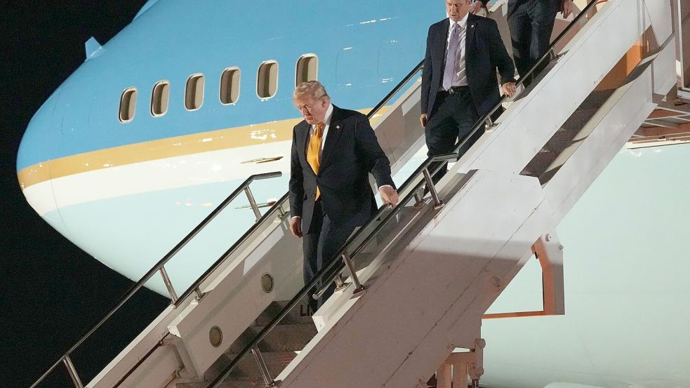 Die Öffentlichkeit dachte, dass Trump die ganze Zeit im Flieger saß (Archivbild). Foto: Alex Brandon