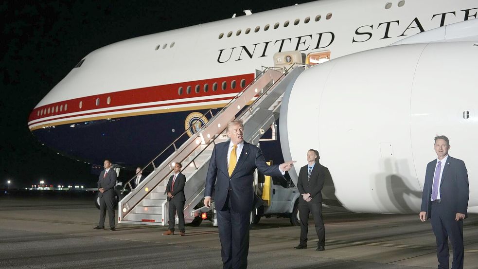 Trump flog mit der neuesten Air Force One in die USA (Archivbild). Foto: Alex Brandon