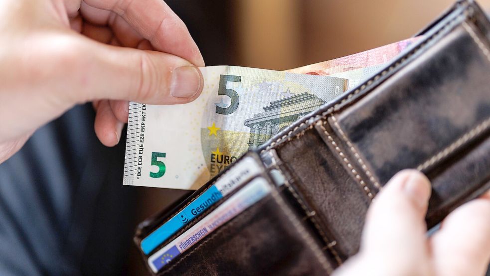 64 Milliarden Euro: So viel sollen Arbeitgeber durch Betrug beim Mindestlohn gegenüber Arbeitnehmern, Sozialversicherungen und Staat unterschlagen haben. Foto: dpa/Matthias Balk